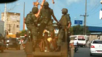 Imagem Sem PM’s nas ruas, exército tenta manter a ordem 
