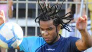 Imagem  Fora de forma, Carlos Alberto não é relacionado contra o Flamengo