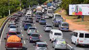 Imagem Manifestação provoca congestionamento na Paralela