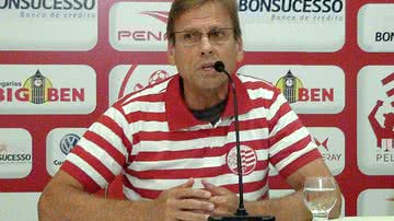 Imagem Carpegiani foi procurado pelo Vitória; Waldemar Lemos disse não