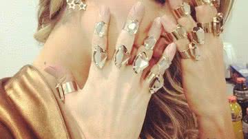 Imagem Claudia Leitte posta foto do figurino da nova turnê