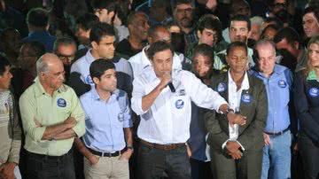 Imagem ACM Neto e Aécio Neves são ovacionados em evento