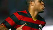 Imagem No limite: se falta mais uma vez, Adriano pode ter contrato rescindido pelo Fla