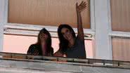 Imagem Em festa na casa de Marcelo Serrado, Ivete chama paparazzo: "Aqui eu"