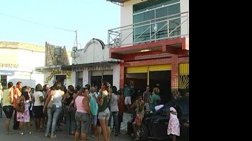 Imagem Santa Luzia: professores municipais fazem protesto na porta do prefeito