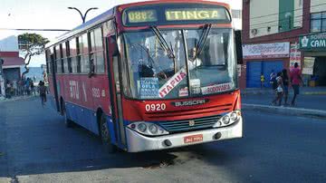 Imagem Ônibus pega fogo no bairro da Itinga