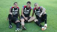 Imagem Trio BaVi em gramados do Japão