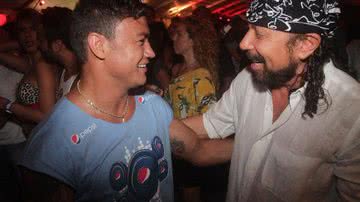 Imagem Bell Marques e Popó prestigiam show da banda Oito7Nove4 