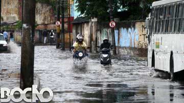 Imagem Mais um dia de alagamentos e trânsito parado em Salvador