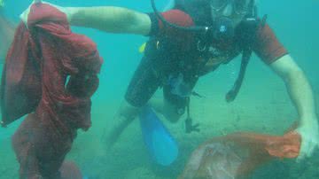 Imagem Limpeza nas praias: 84 quilos de lixo foram tirados do fundo do mar