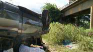 Imagem Carro despenca de ponte e deixa um morto 