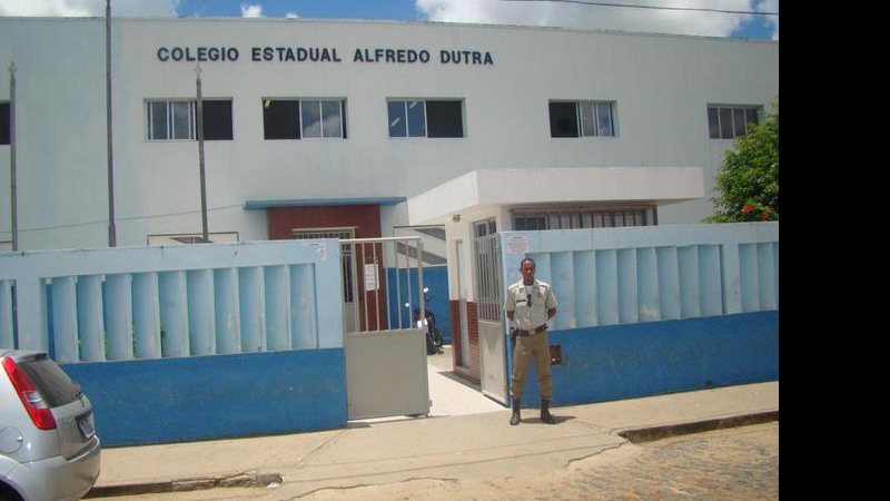 Imagem Aluna leva arma para escola em Itapetinga