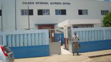 Imagem Aluna leva arma para escola em Itapetinga