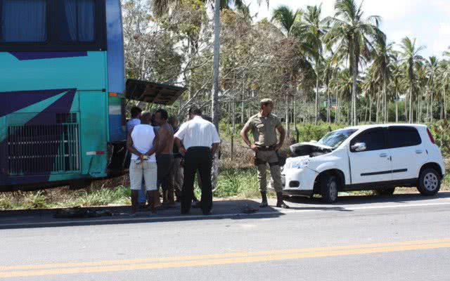 Imagem Carro bate e criança tem traumatismo craniano