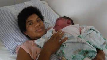 Imagem Morre bebê que nasceu com 6,8 quilos
