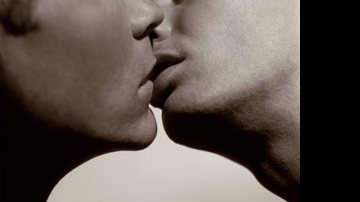 Imagem Beijaço gay é marca de manifestação na UFMG