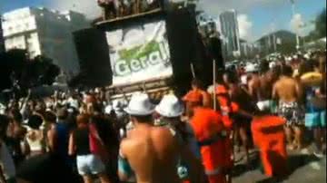 Imagem Jovem morre ao cair de trio elétrico