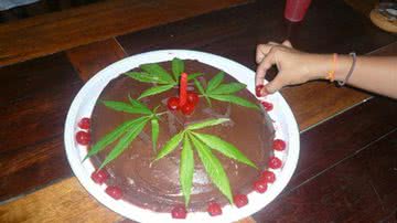 Imagem Polícia encontra bolo de maconha em aniversário