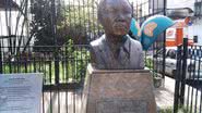 Imagem Nelson Mandela abandonado em Salvador