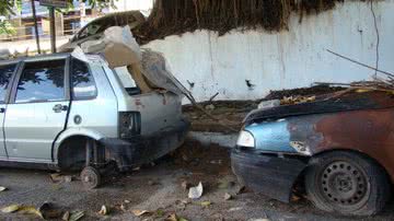 Imagem Sucatas e carcaças de carros vão ser retiradas das ruas
