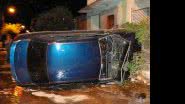 Imagem Carro capota após bater em outro na cidade de Brumado
