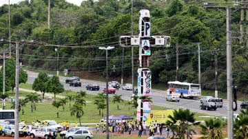 Imagem Detran instala crucifixo na Av. Paralela