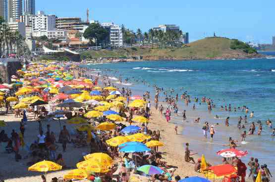 Imagem Dia do Trabalhador agitado na capital baiana