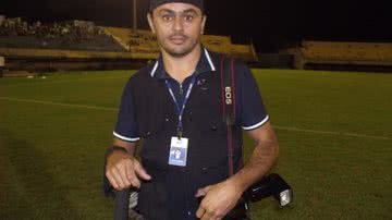 Imagem Zagueiro Fabão e atacante Paulo Renato agridem fotógrafo