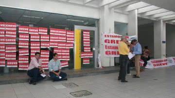Imagem Bancários mantêm greve