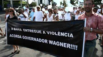 Imagem Em nome da paz, população vai às ruas