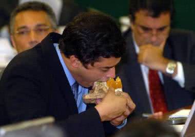 Imagem Índio da Costa disputa vaga com ex-palhaço