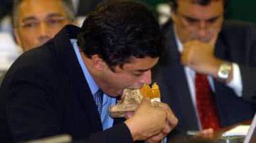 Imagem Índio da Costa disputa vaga com ex-palhaço
