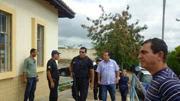 Imagem Pai, mãe, irmãos e sobrinhos do prefeito de Tanque Novo são presos