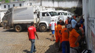 Imagem Ilhéus: Funcionários da limpeza em greve