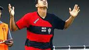 Imagem Neto Baiano não joga no Vitória