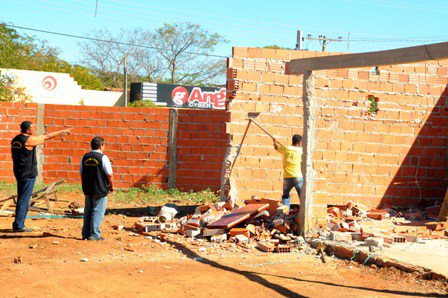 Imagem Construção irregular é demolida em Nazaré