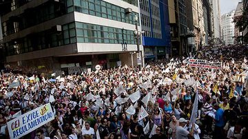 Imagem Professores municipais fazem protesto por aumento em SP