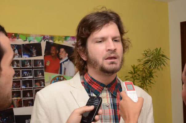 Imagem Saulo Fernandes estaria chateado com notícias sobre sua saída do Eva