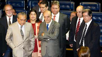 Imagem José Serra reaparece