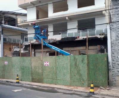 Imagem Sucom inicia demolição de prédio