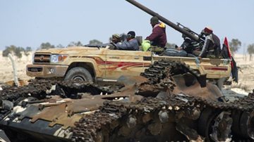 Imagem Líbia: tropas de Kadhafi reconquistam cidade