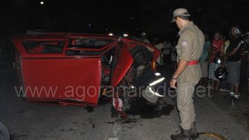Imagem Itabuna: carro capota na Av. Princesa Isabel
