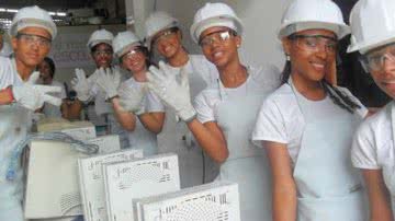 Imagem  Jovens recebem certificado de qualificação em Lauro de Freitas