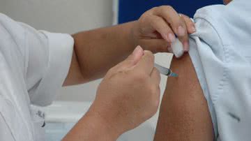 Imagem Vacinação gratuita contra gripe começa segunda