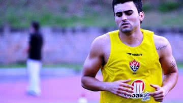 Imagem Neto Coruja se apresenta no Vitória