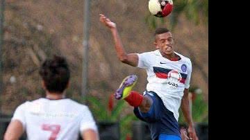 Imagem Lateral sai depois de renovar com o Bahia