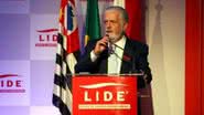 Imagem Jaques Wagner discursa em evento para atrair investimentos ao estado