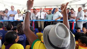 Imagem Wagner inaugura estradas no interior do estado