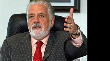 Imagem  2 de Julho: governador é vaiado durante hasteamento da bandeira