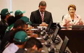 Imagem  Ao lado de Florense, Dilma investe na agricultura familiar